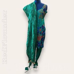 Kurti with Embroidered Flowers, Fitted Pants and Dupatta - Size Extra Small - Sm